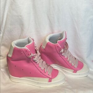 Almost New Cynthia Richard (Fearless Barbie) size 37 women’s